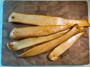 Ухо целое с чесноком (150 гр.): Кальмар палочки х/к