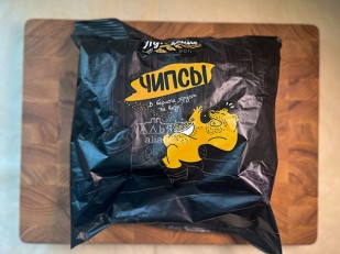 Ресторанные гренки с перцем чили: Багет пшеничный карамелизированый лук