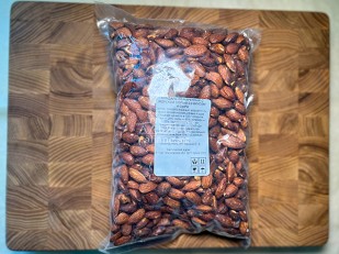 Снапсы с аджикой: Миндаль 