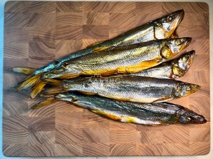 Ухо целое с красным перцем (150 гр.): Корюшка Х/К ГОСТ (крупная)